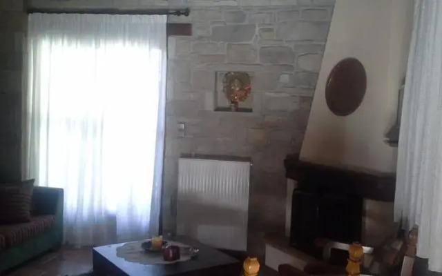 Ta Petrina Tis Elatis