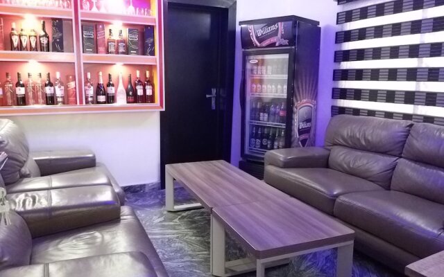 Mitos Luxury Suites