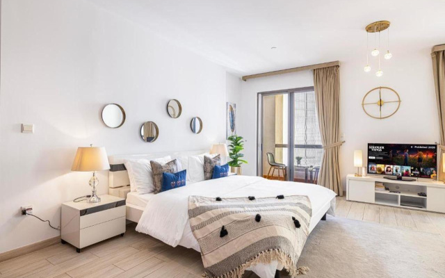 Stylish studio w/balcony close to the beach JBR
