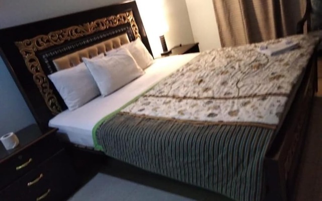 Hotel Versa Apartment and Lodges Lahore