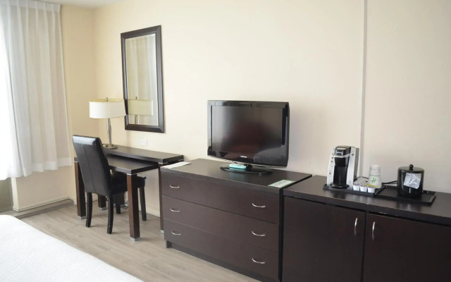 Holiday Inn Hotel & Suites Montreal Airport by IHG