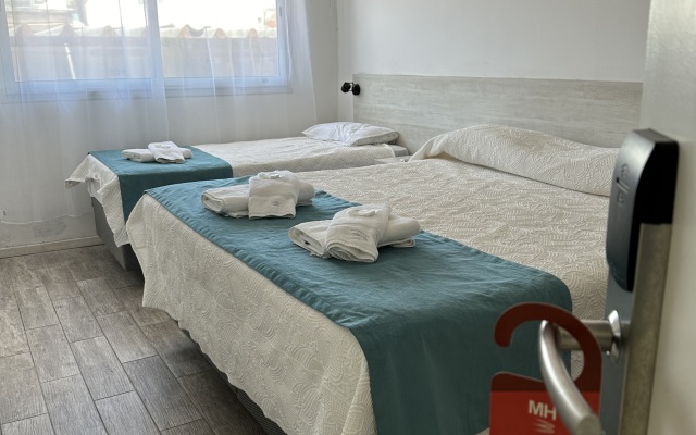 Hotel Azul by MH