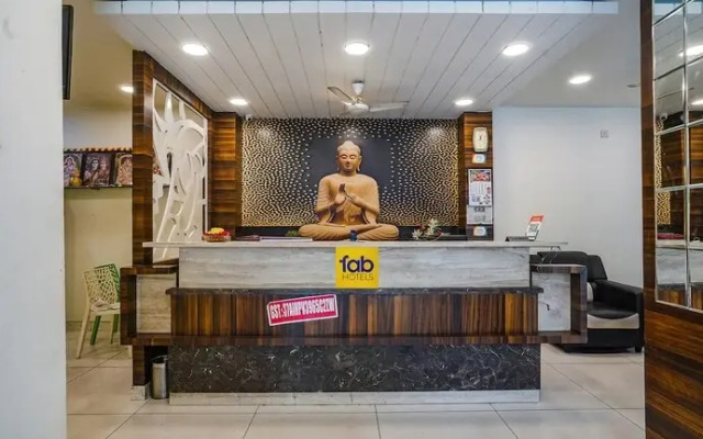 Fabhotel V Grand