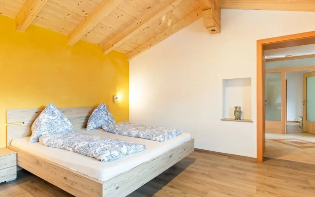 Sunlit Apartment near Ski Area in Hollersbach im Pinzgau
