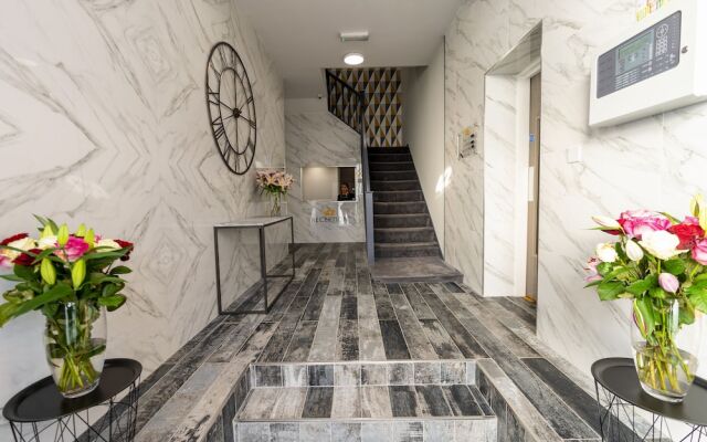 42 Apart Hotel