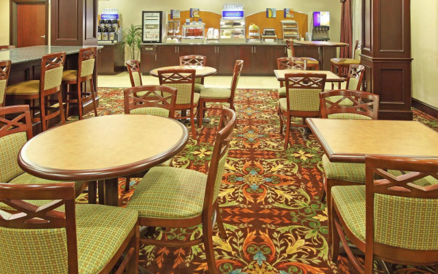 Holiday Inn Express and Suites Henderson by IHG