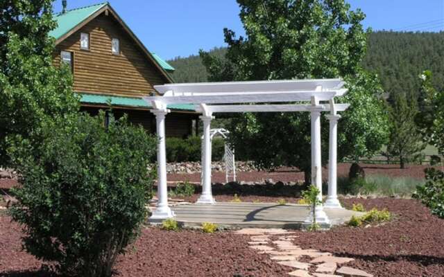 Grand Living Inn & Lodge