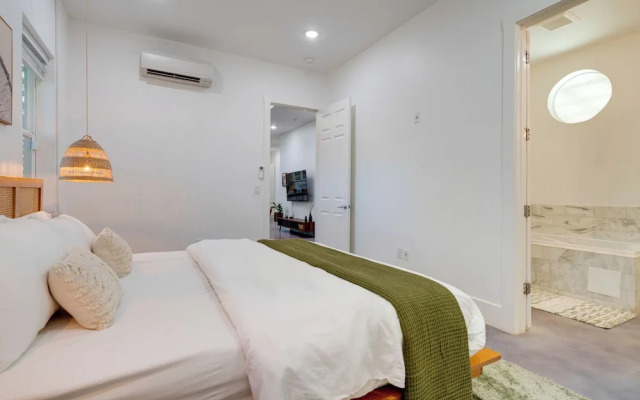 Near Lake Travis & Marina: Modern Austin Getaway!