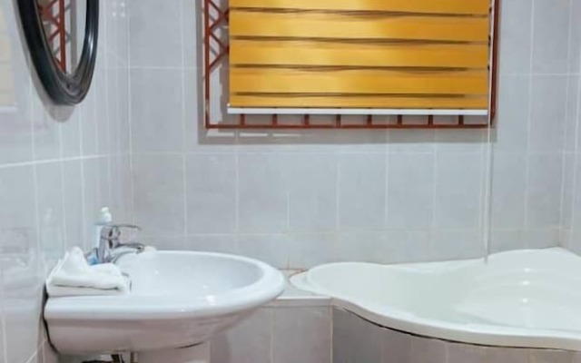 Ampric GuestHouse and Lounge