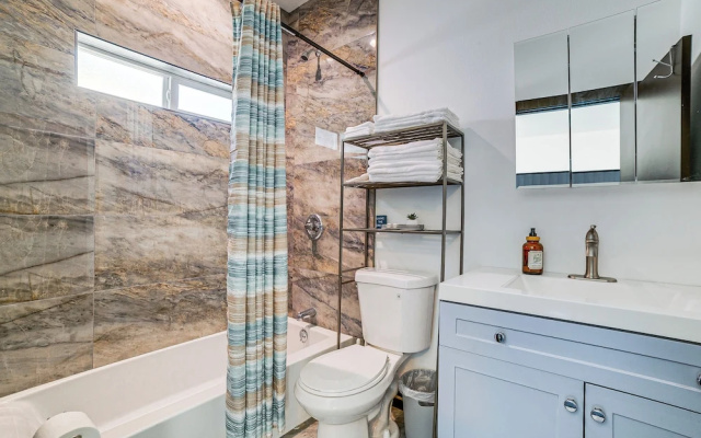 Fully Updated! Prime Riverside Spot Near Dtwn