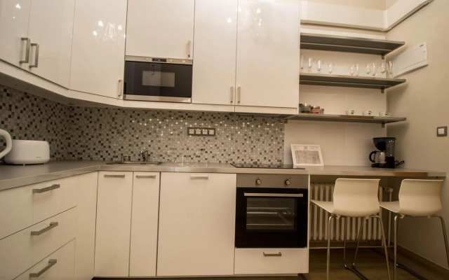 4Bdr Historical Spirit Apt By Ruterra