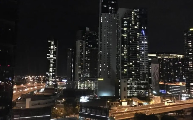 1 Bedroom Modern Apartment Near Crown and CBD