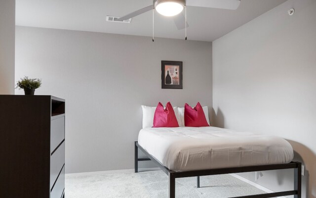 The Luxe Suites at University of Arkansas