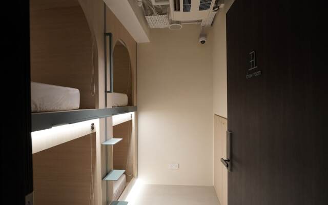 Jyu Capsule Hotel