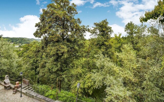 Cheerful Apartment in Migliandolo di Portacomaro With Garden