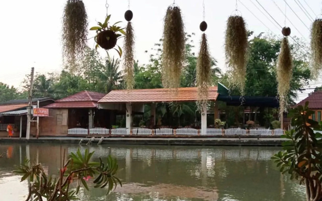 Baan Pitumata Amphawa