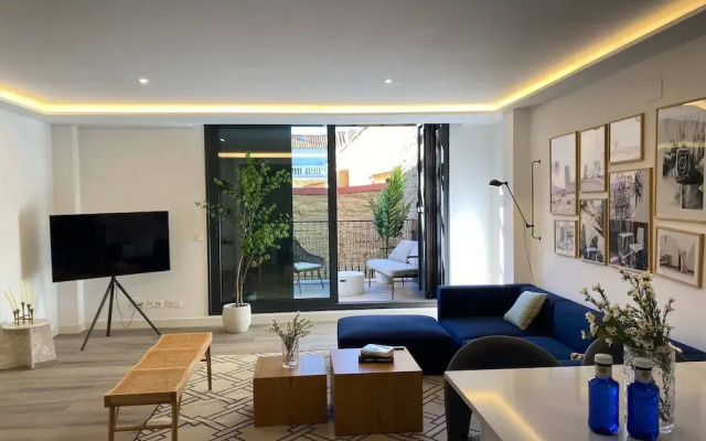 w Trendy 2BR w Sunny Terrace in Chueca