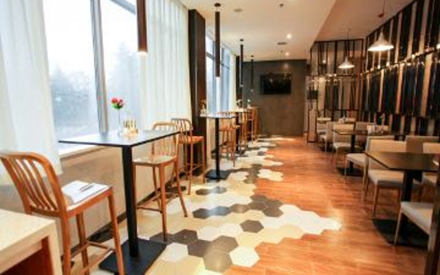 Jinjiang Inn Select Xiangyang Zuanshi Road Checheng West Road Branch