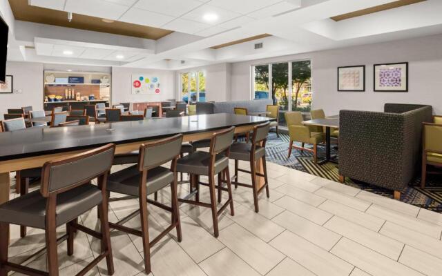 Holiday Inn Express Suites Sumner by IHG
