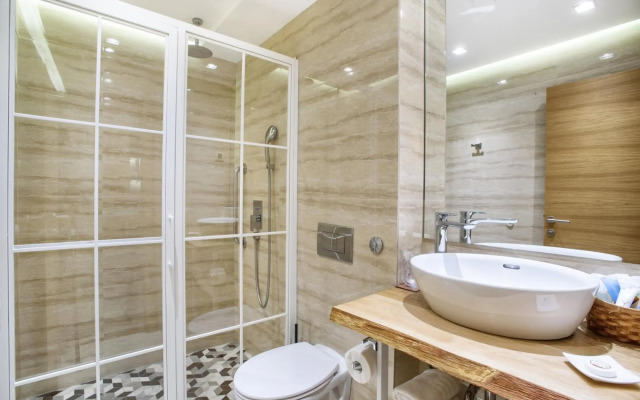 One Luxury Suites