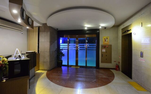 Central Tourist Hotel