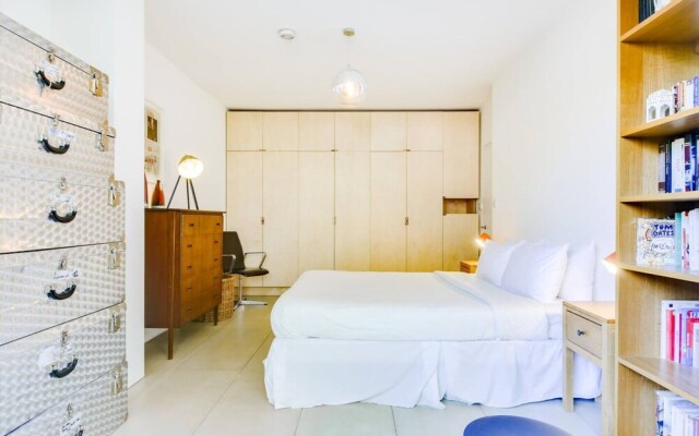 Stylish, Bright Apartment w/ Private Garden