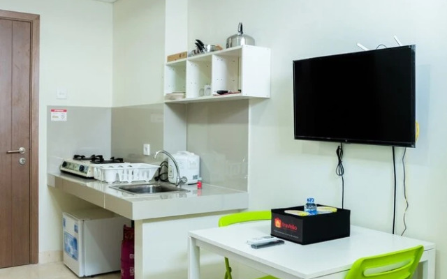 Relax Studio Apartment at Puri Orchard