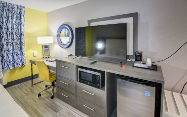 Emerald Coast Inn & Suites