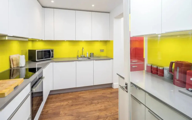 JOIVY 2-bed flat in West London