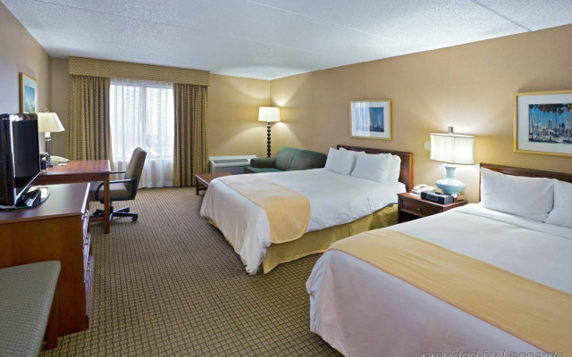 Отель RL Cleveland Airport West