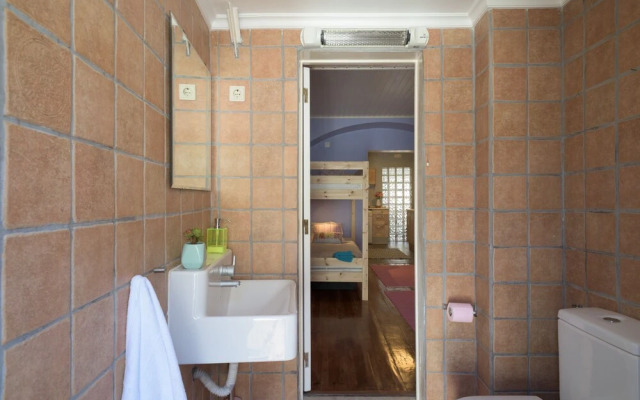 Spacious Alfama Apartment + Free Pickup, By TimeCooler