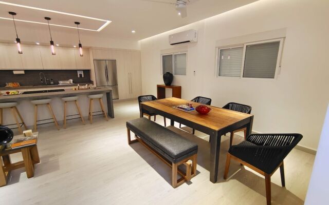 1st Luxury Warehouse