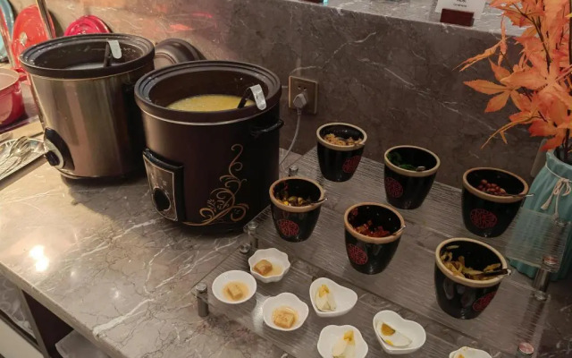 Home Inn Plus Suzhou Wujiang Fenhu Luxin Avenue