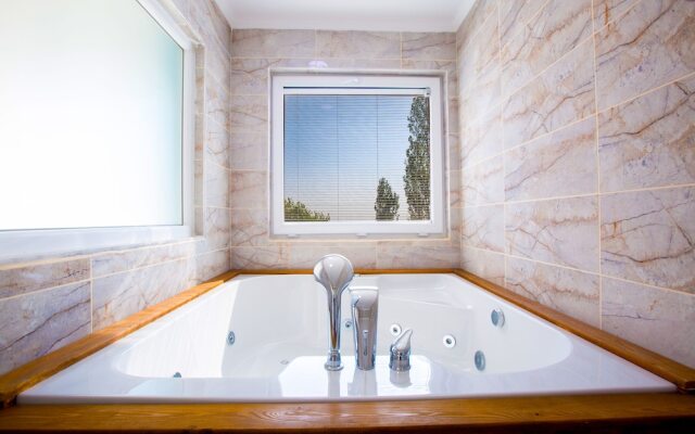 Villa Pinarbasi by Akdenizvillam