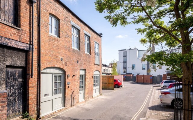 Oxford Passage Coach House