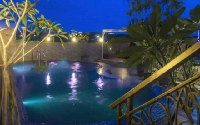 Sapphire Sky Hotel BSD City