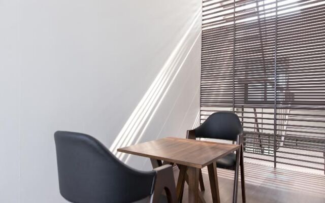 Reddoorz Plus Near Westlake Tay Ho