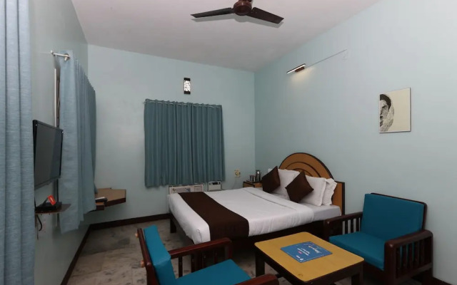 OYO 7829 Santhi inn
