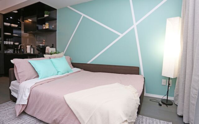 Marvelous 2 Bdrm in Downtown Toronto