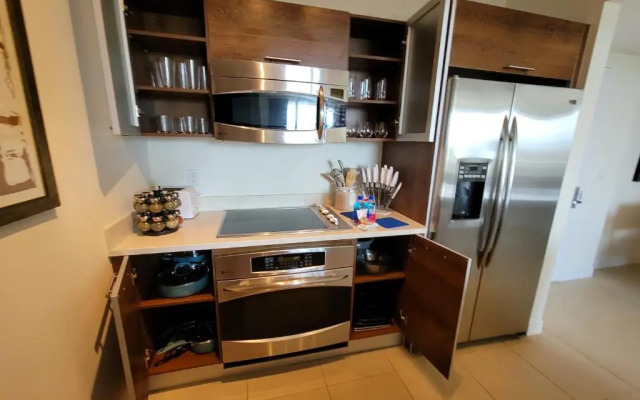 2br2bd, Downtown, Cal King