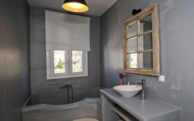 2 Bedroom Apartment With Terrace in Tinos Chora