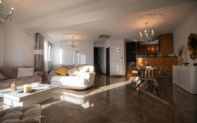 Stunning city view apt & parking space at Old town