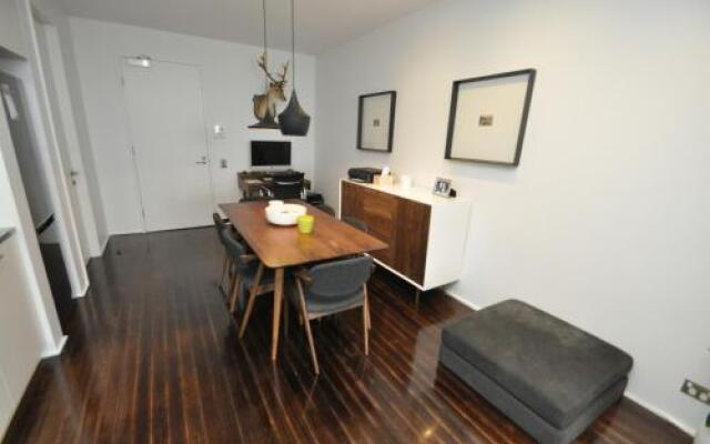 Darlinghurst Self-Contained Modern One-Bedroom Apartment (313 BUR)