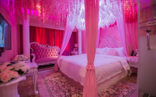 Love Of Swan Theme Hotel