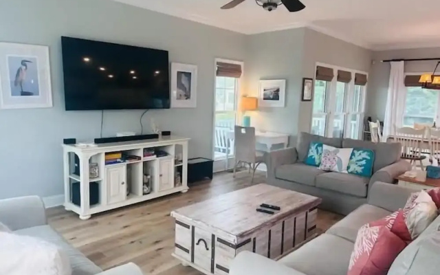 No Egrets 3 Bedroom Condo by RedAwning