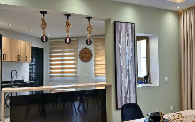 The Tropical Luxury 2BR City Centre Retreat