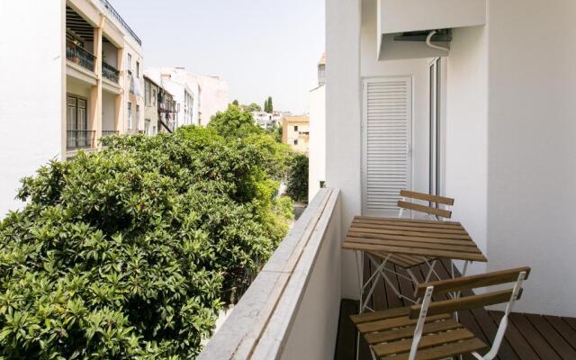 Lisbon luxury retreat! 2 suites, balcony & views!!