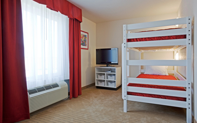 Holiday Inn Express & Suites Antigo by IHG