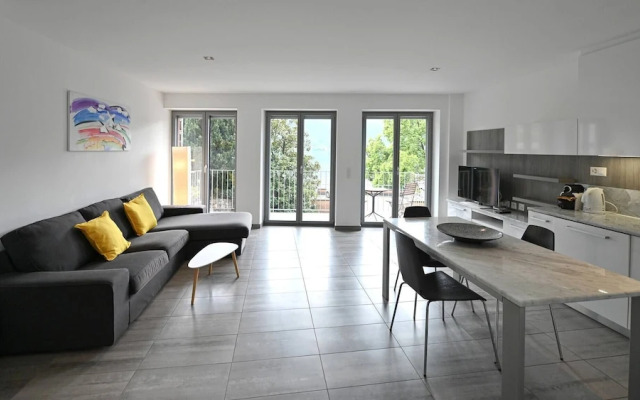 Sunny Suite With Lake View