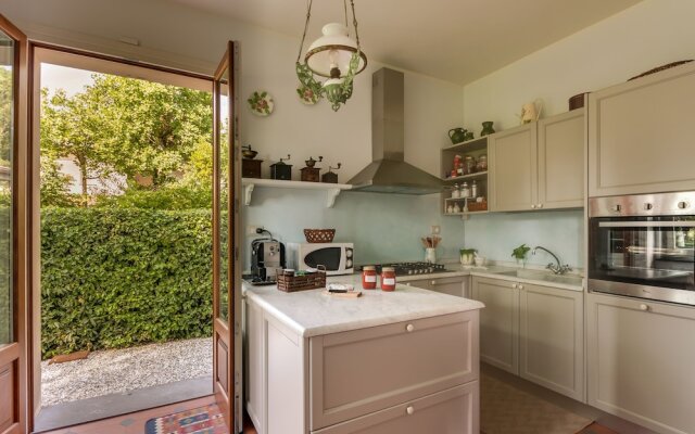 Forte dei Marmi renewed 6 bedroom villa